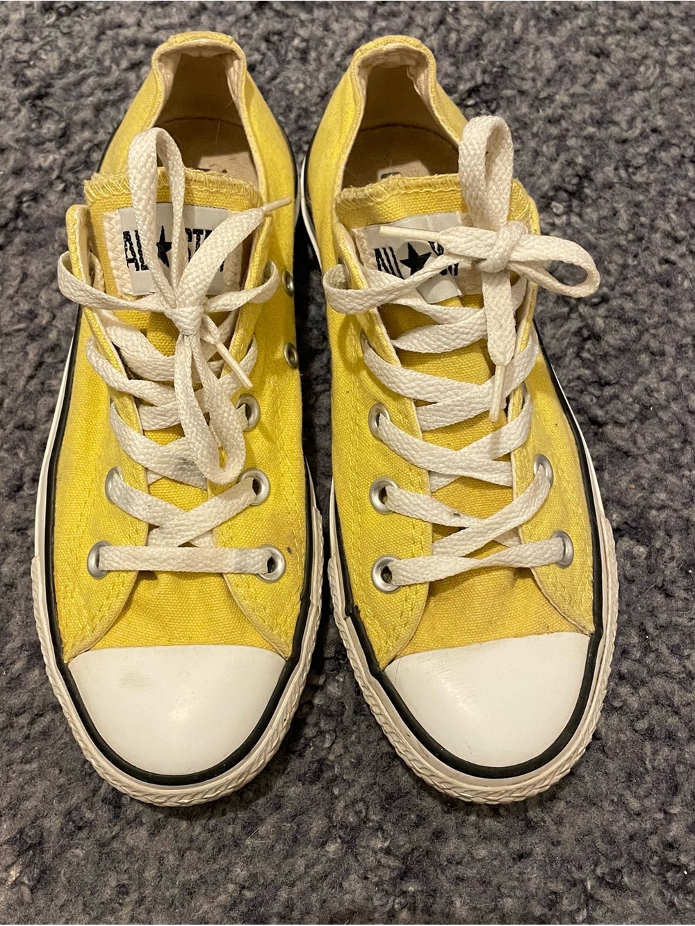 Converse All Star Low Top Sneakers Yellow y2k style women’s size 6 men’s size 4